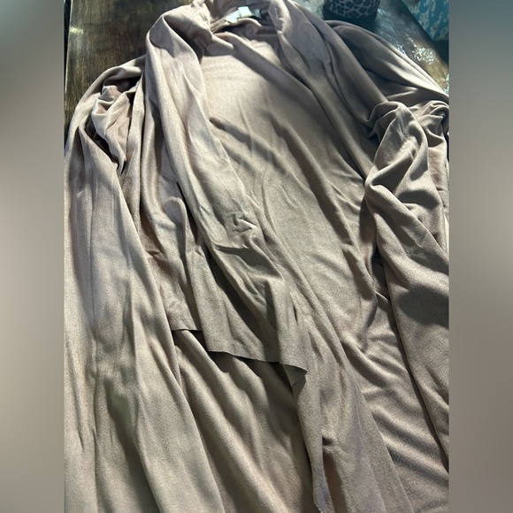 Rose colored polyester super soft Shaw jacket size small - Picture 5 of 5